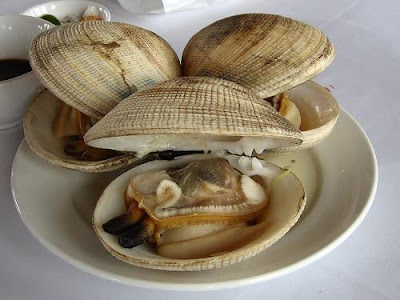 Quý ông ăn ngán, quý bà... hân hoan