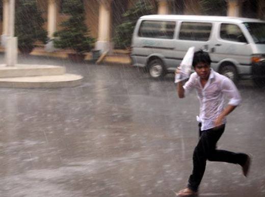 Kinh nghiệm xử lí đồ trắng sau khi đi mưa bạn nên thuộc nằm lòng