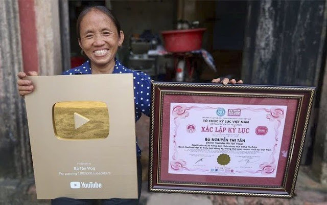 Chiếc áo chấm bi mà Vlog nào Bà Tân cũng mặc có ý nghĩa siêu đặc biệt