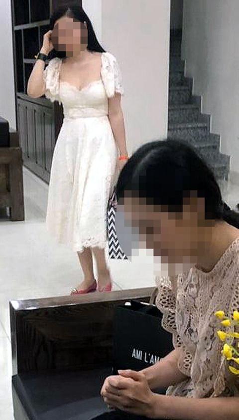 Chân dài bán dâm nghìn đô từng học trường có tiếng Chân dài bán dâm nghìn đô từng học trường có tiếng