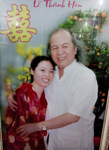 Tán đổ nữ cử nhân kém 52 tuổi bằng thơ, cụ ông 80 tuổi tổ chức đám cưới kéo dài 28 ngày