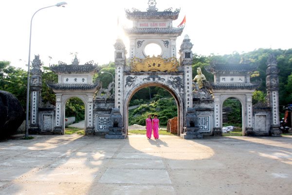 Danh thắng chùa và núi Thiên Cầm Danh thắng chùa và núi Thiên Cầm