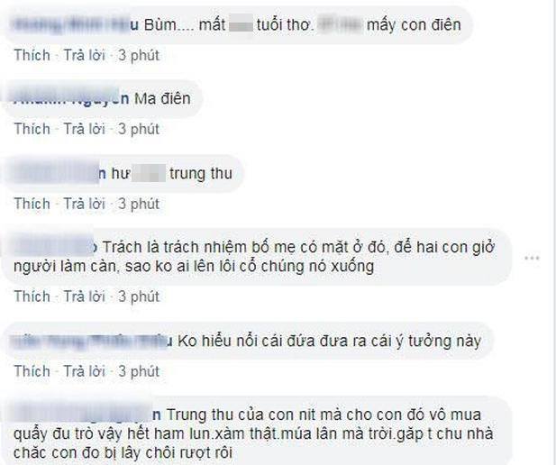 Cận cảnh cô gái trẻ gây tranh cãi khi cởi áo, để bánh nướng trước ngực rồi tạo dáng phản cảm
