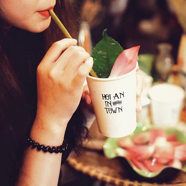 Hàng loạt quán cafe từ bỏ ống hút nhựa để đổi sang ống hút cỏ, ống hút tre 2