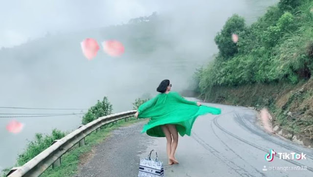 Trang Trần múa tiên nữ sơn cước, người xem thót tim vì xém ‘lộ hàng’