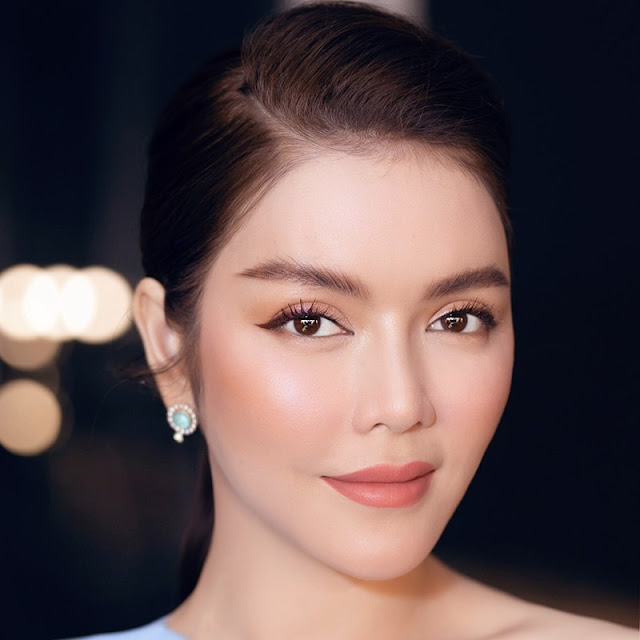 Công ty riêng năm nào cũng lỗ, Lý Nhã Kỳ kinh doanh gì mà sở hữu khối tài sản đồ sộ đến vậy? Công ty riêng năm nào cũng lỗ, Lý Nhã Kỳ kinh doanh gì mà sở hữu khối tài sản đồ sộ đến vậy?