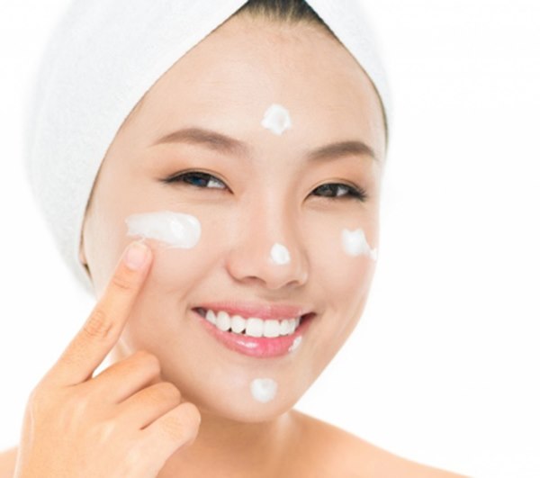 Thức khuya không lo mụn trên da