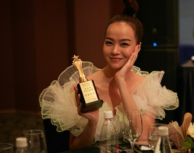 Kiều Ngân gặp sao 'Phẩm chất quý ông' ở Hàn Quốc