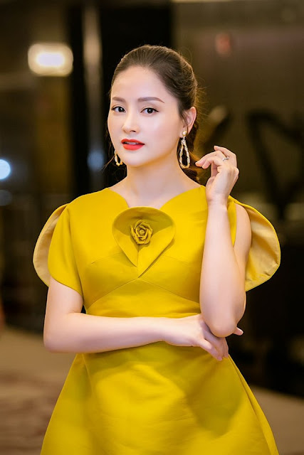 Lan Phương gây sốc nhưng đầy lí lẽ: ‘Chẳng có luật nào cấm bạn không mặc áo ngực cả’