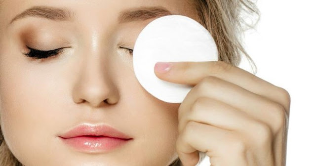 Da càng nhiều mụn nếu mắc 4 lỗi tẩy trang này