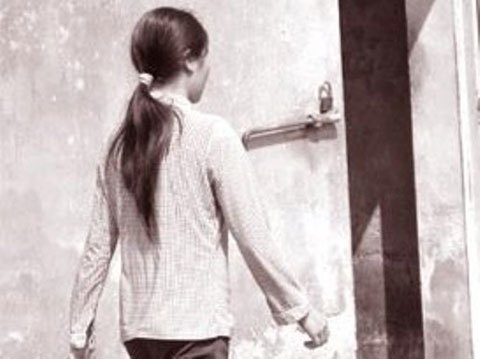 Chết thảm vì 1 đêm làm 2 – 3 “cái” còn kéo vợ xuống đất bắt “quan hệ” tư thế lạ