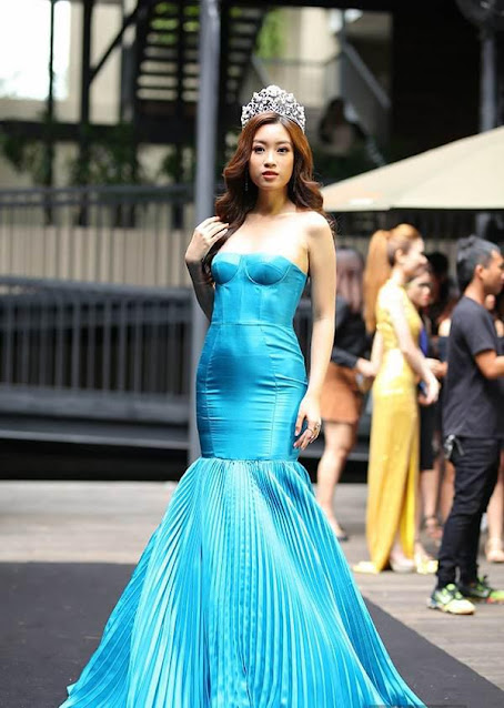 Eo 54 cm như Ngọc Trinh vẫn lộ bụng dưới ngấn mỡ như thường