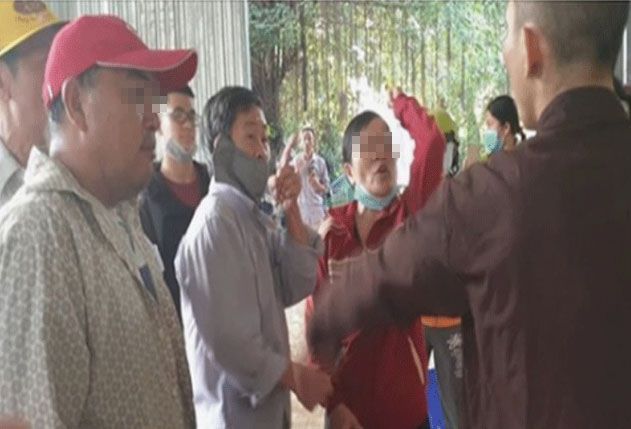 Giữa đêm, Tịnh Thất Bồng Lai bị côn đồ đến tìm đòi đậρ camera an ninh, tuyên bố nếu đi ra ngoài là “quất liền cho tao”