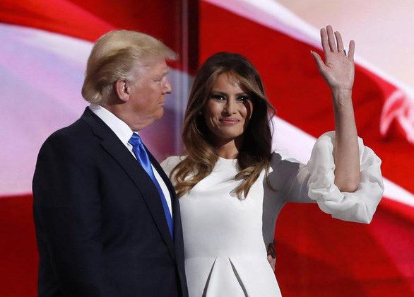 Tổng thống Trump và đệ nhất phu nhân dương tính với COVID-19