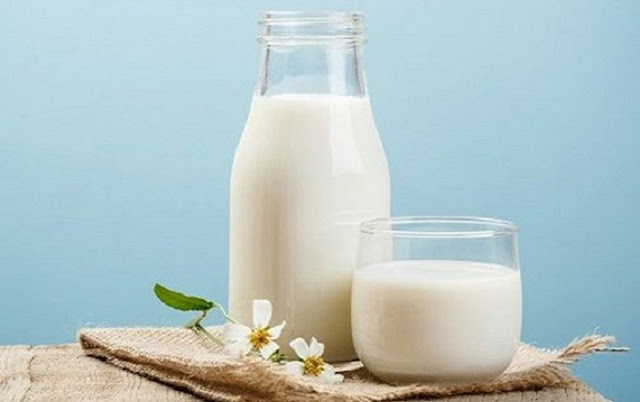 Có nên uống sữa trước khi đi ngủ không?