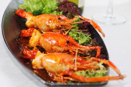 Tôm sốt chanh dây chua dịu thơm ngon lạ miệng