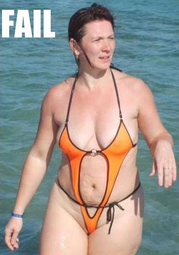 Những hình ảnh diện bikini khoét toàn chỗ hiểm khiến CĐM nhức nhối