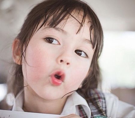 Mẹo hay giúp mẹ nuôi con gái xinh đẹp như hoa hậu từ nhỏ