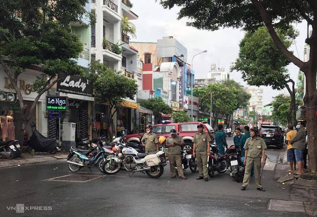 Người phụ nữ bịt mặt cướp hơn 2 tỷ tại chi nhánh ngân hàng rồi tẩu thoát bằng taxi