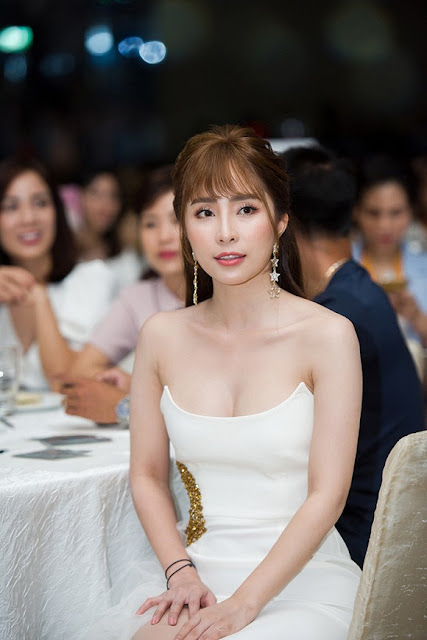Quỳnh Nga tóc ‘mái mưa’ lạ lẫm, sexy hết cỡ dự sự kiện 5