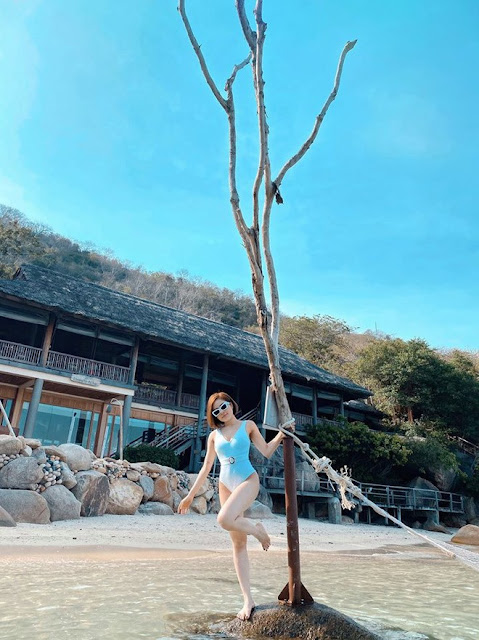 Lâu chẳng xuất hiện, hot girl Trâm Anh lần đầu đăng ảnh bikini trong bể bơi sau biến cố tình cảm