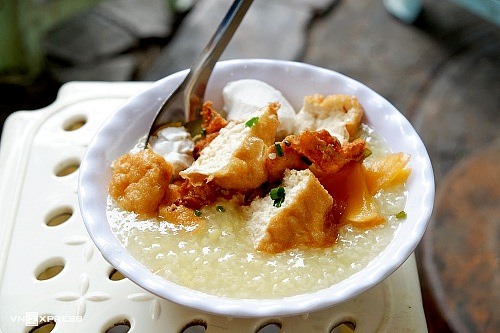 Quán cháo đậu cà bà Oanh hơn 10 năm trong lòng phố cổ Hà Nội