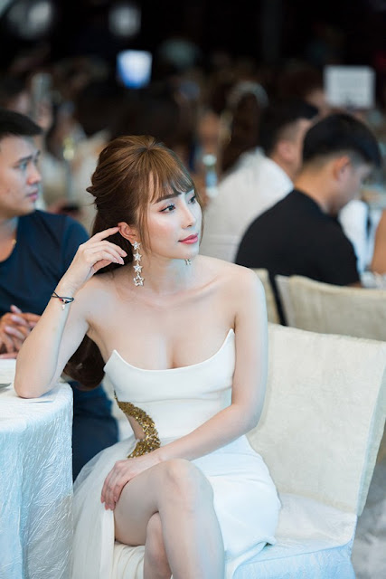 Quỳnh Nga tóc ‘mái mưa’ lạ lẫm, sexy hết cỡ dự sự kiện 6