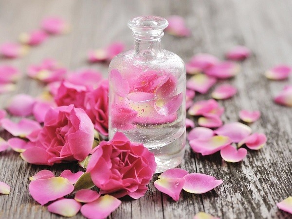 Cách sử dụng nước hoa hồng chuẩn các nàng cần phải biết