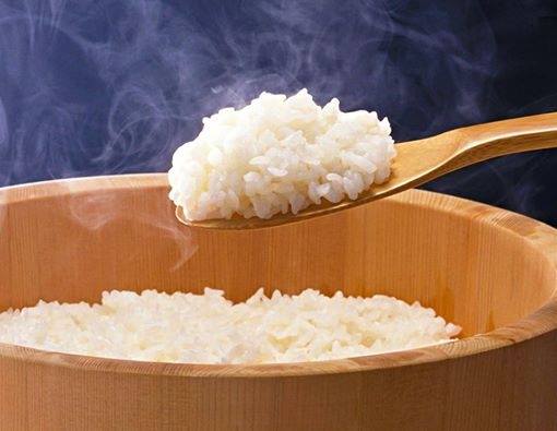 Cơm nóng – “thần dược” đánh bay mụn đầu đen cực hiệu quả