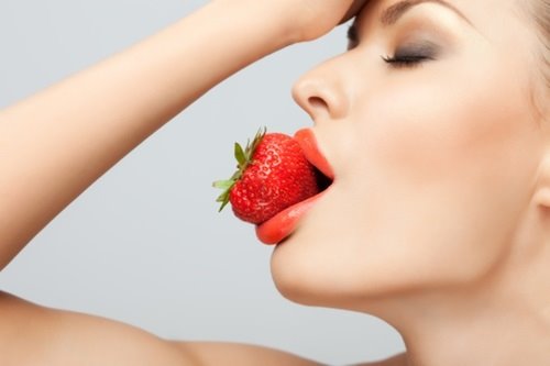 6 mẹo làm đẹp tự nhiên với dâu tây