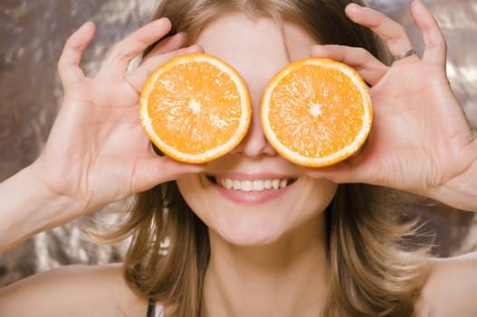 Những tác dụng làm đẹp tuyệt vời từ trái cam