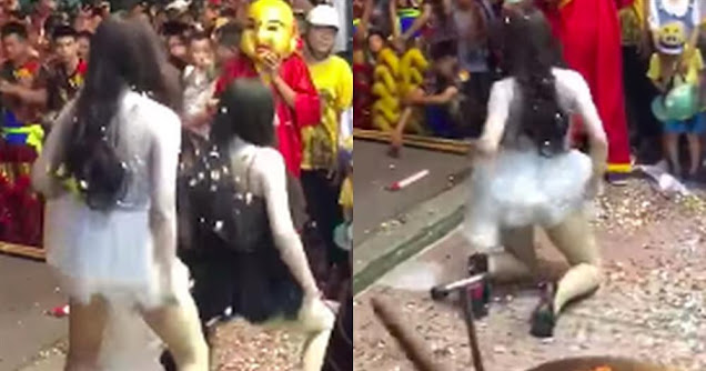 Cận cảnh cô gái trẻ gây tranh cãi khi cởi áo, để bánh nướng trước ngực rồi tạo dáng phản cảm