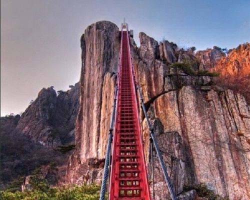10 cây cầu treo sợ nhất thế giới 5