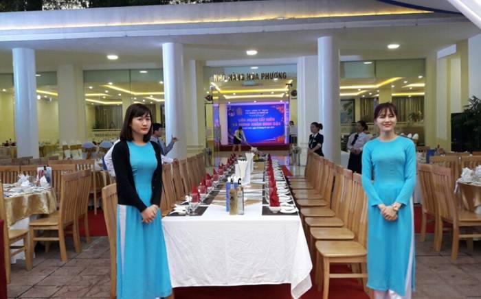 Nhà Hàng Hoa Phượng