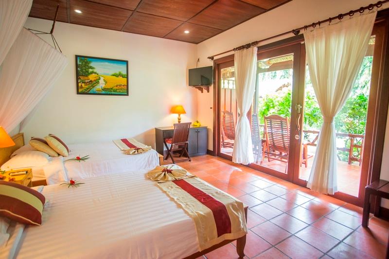 Bungalow Triple hướng vườn