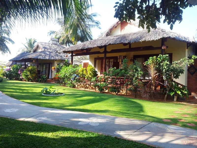 Bungalow Triple hướng vườn