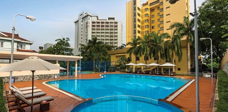 Bể bơi ngoài trời khách sạn