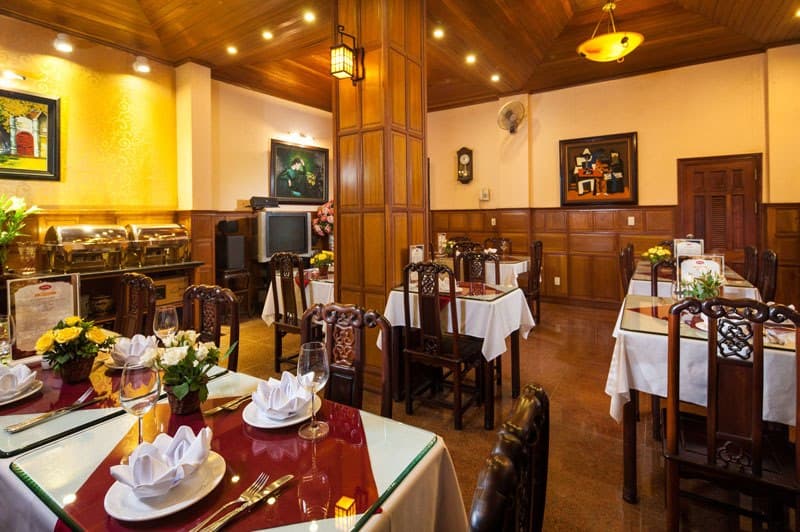 Nhà hàng khách sạn