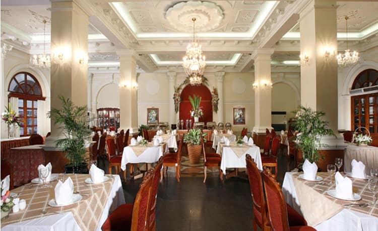Nhà hàng khách sạn