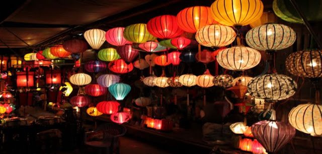 Phổ cổ Hội An lên đèn