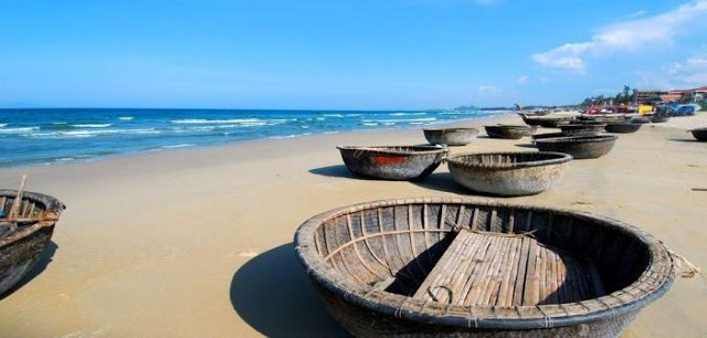 Đi thuyền thúng ra biển